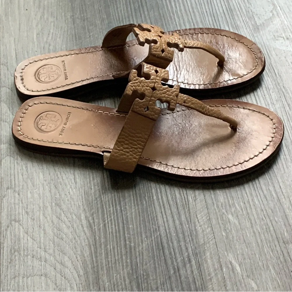 Tory Burch Pebble Leather Laser Cut Logo Slides Flat Thong Neutrals Size 7,5